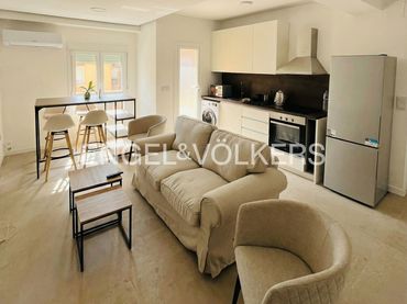 Flat with balcony to rent in L'Eixample