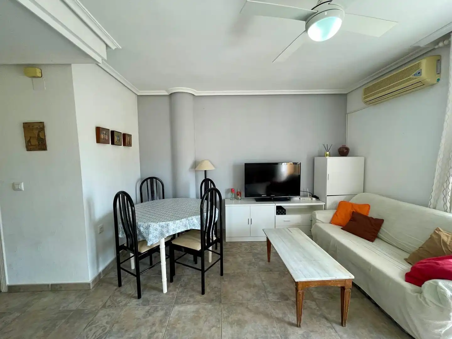 Wohnzimmer von Dachboden zur Miete in Torrevieja mit Klimaanlage, Heizung und Möbliert