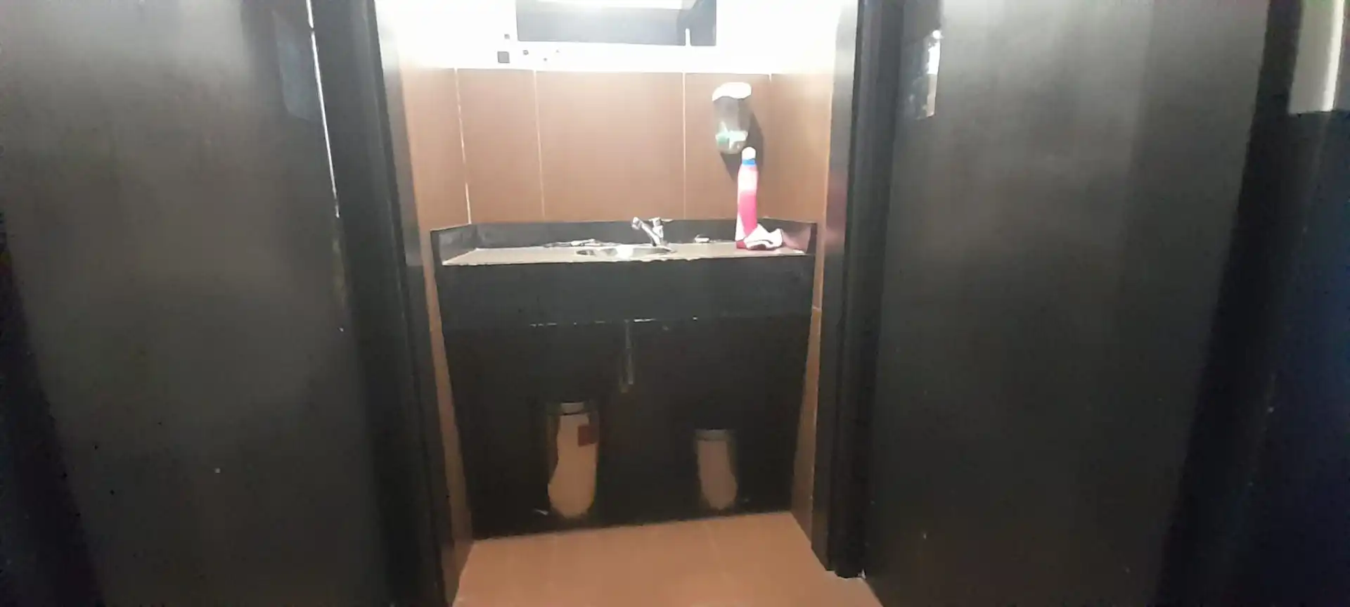 Baño de Local en venta en Bilbao  con Aire acondicionado, Calefacción y Amueblado
