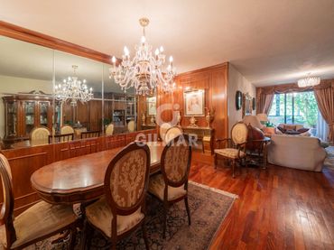 Piso con balcón en venta en Chamberí