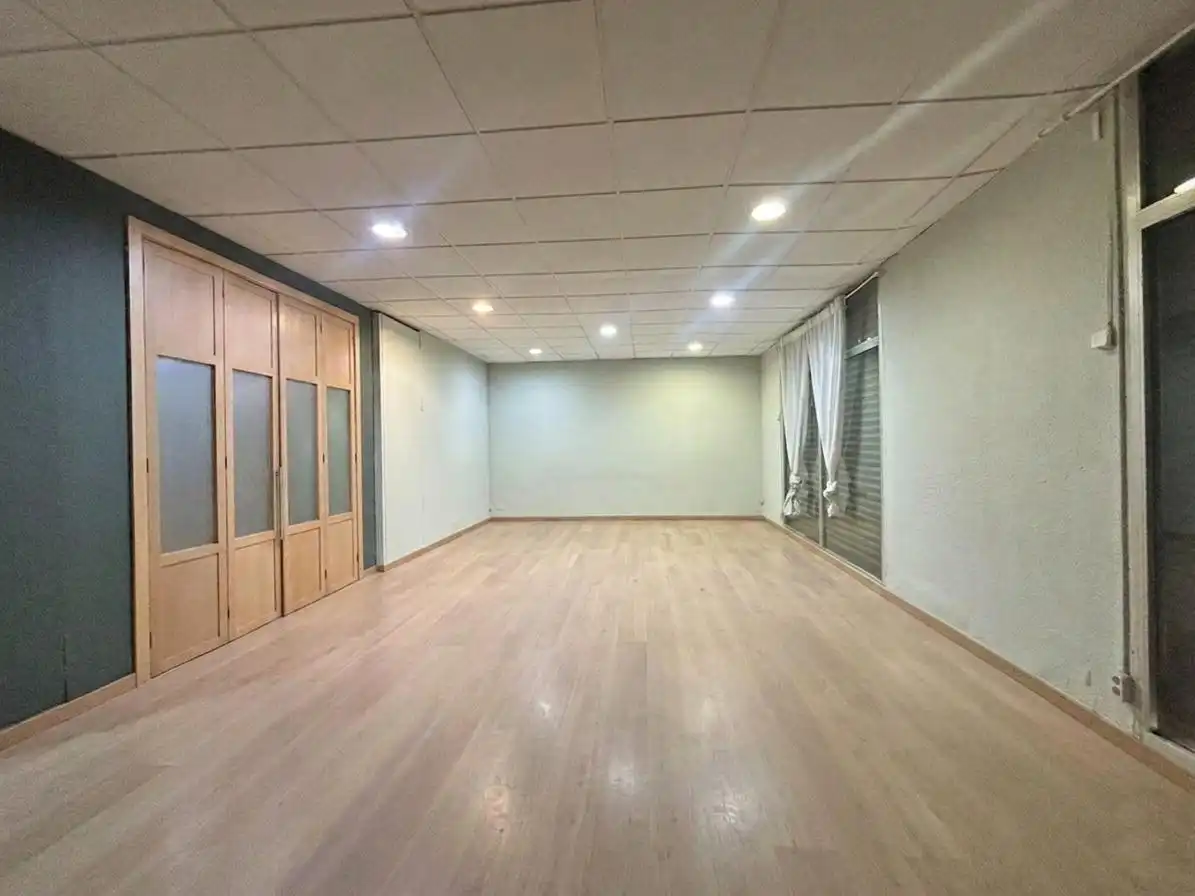 Local de alquiler en L'Hospitalet de Llobregat con Aire acondicionado