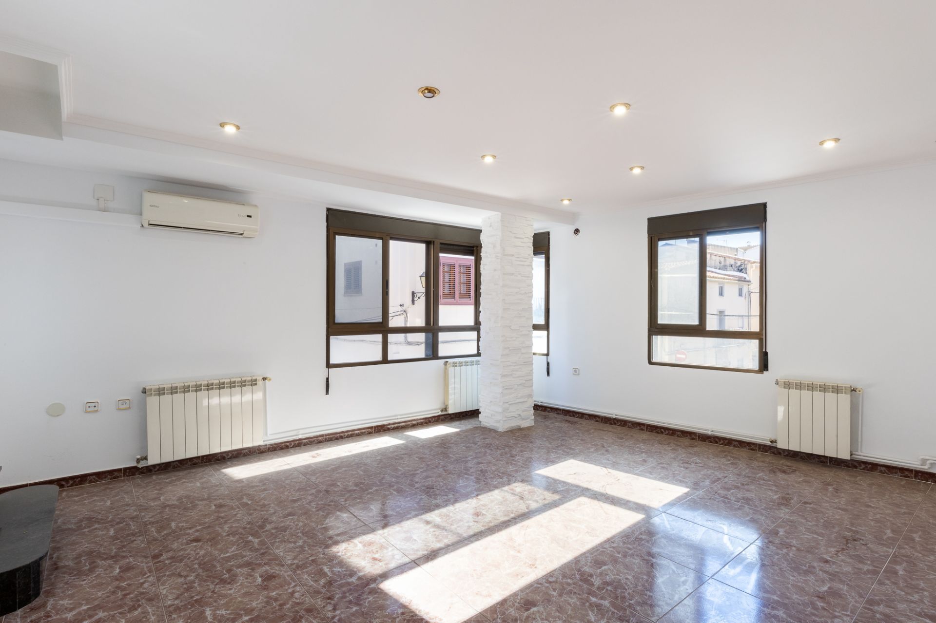 House or chalet for sale in Utiel  with Air Conditioner and Storage room