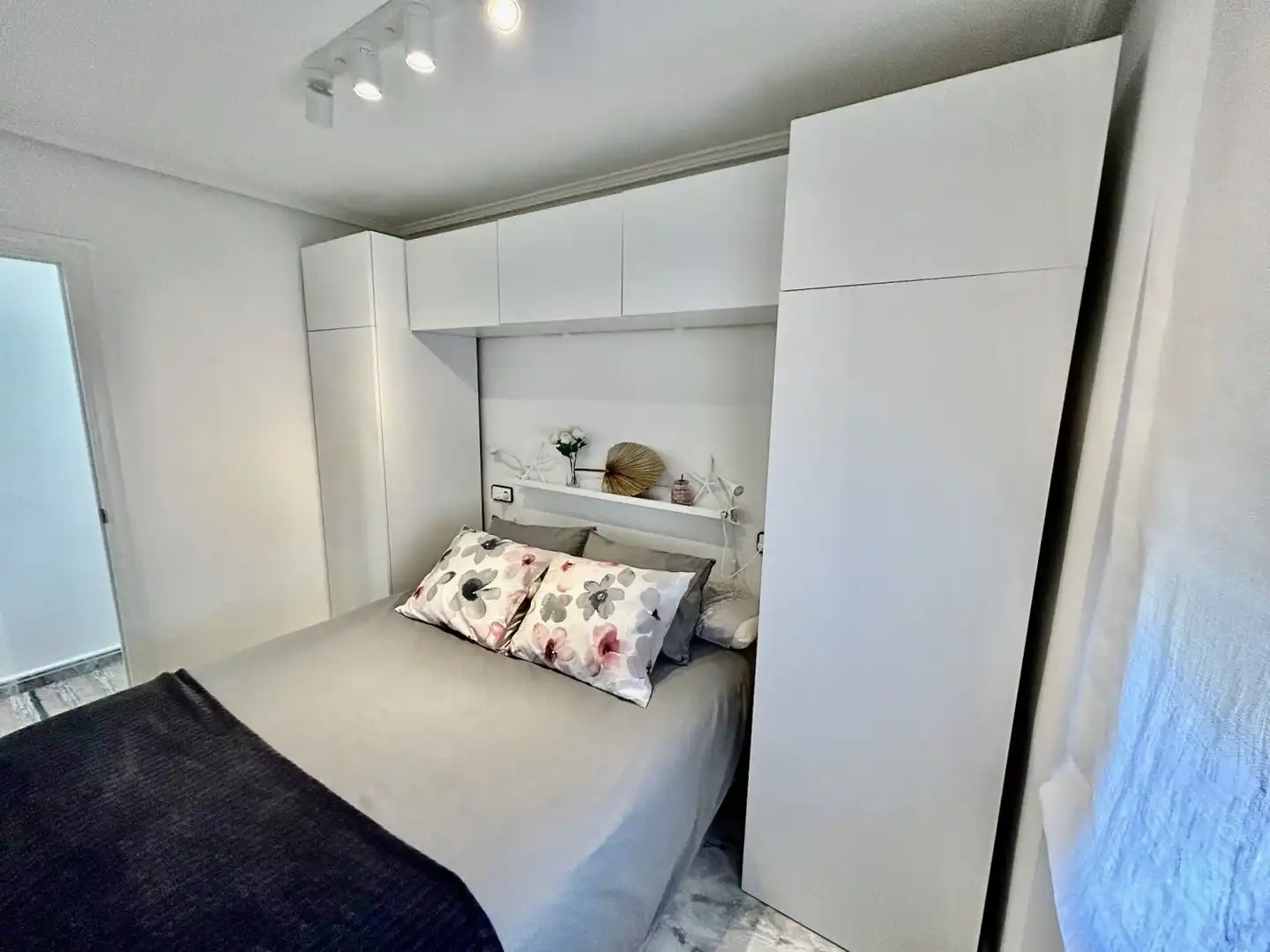 Habitación de Piso en venta en Laredo con Calefacción, Terraza y Amueblado
