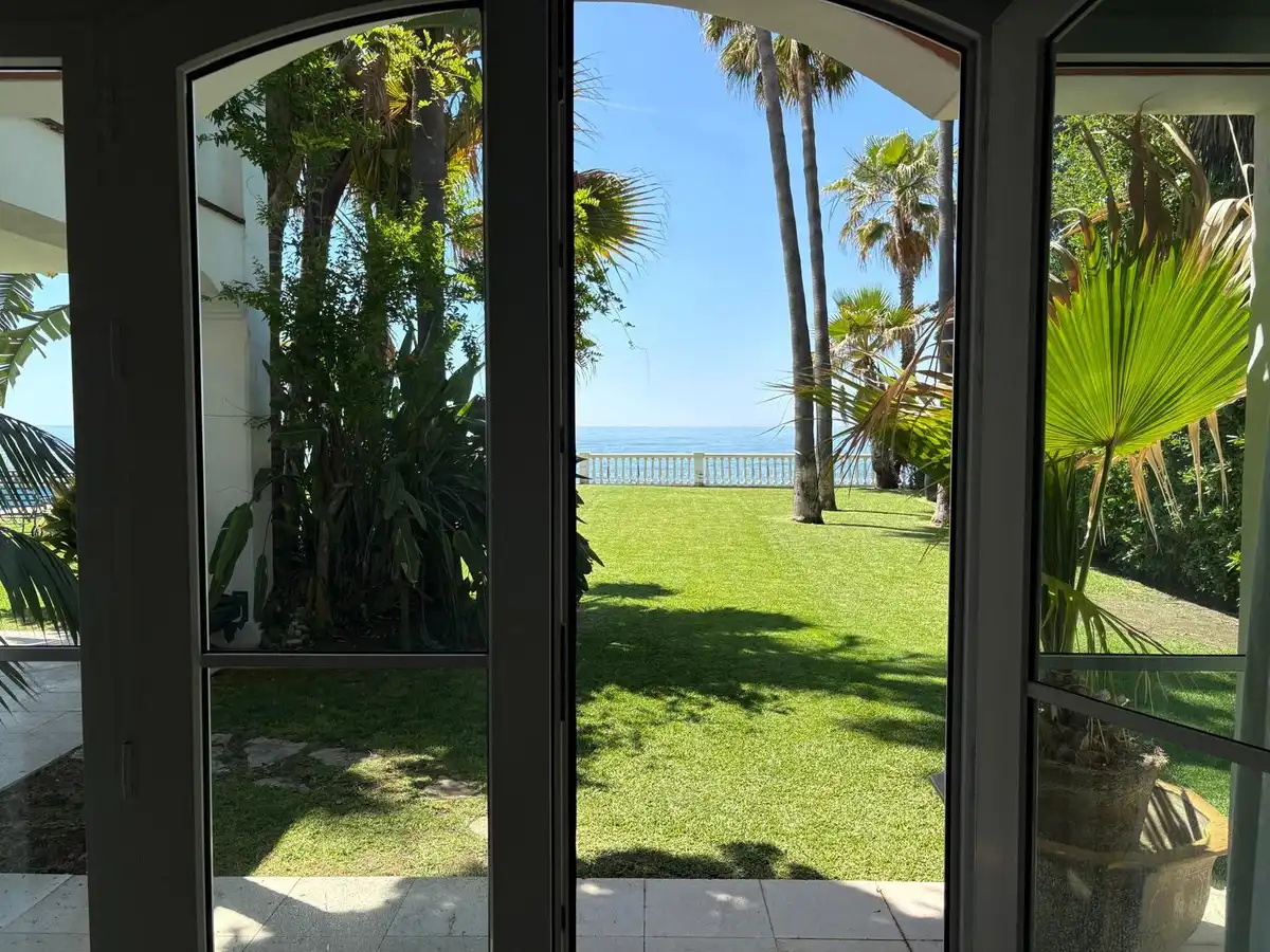 Dormitori de Casa o xalet de lloguer en Estepona amb Aire condicionat, Jardí privat i Terrassa