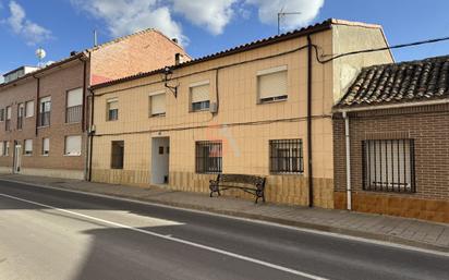 Vista exterior de Casa o xalet en venda en Renedo de Esgueva amb Terrassa