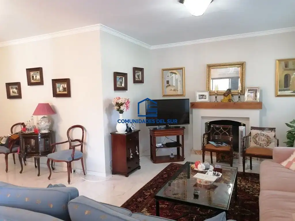 Living room of Houses for rent in El Puerto de Santa María  with Air Conditioner, Private garden and Swimming Pool