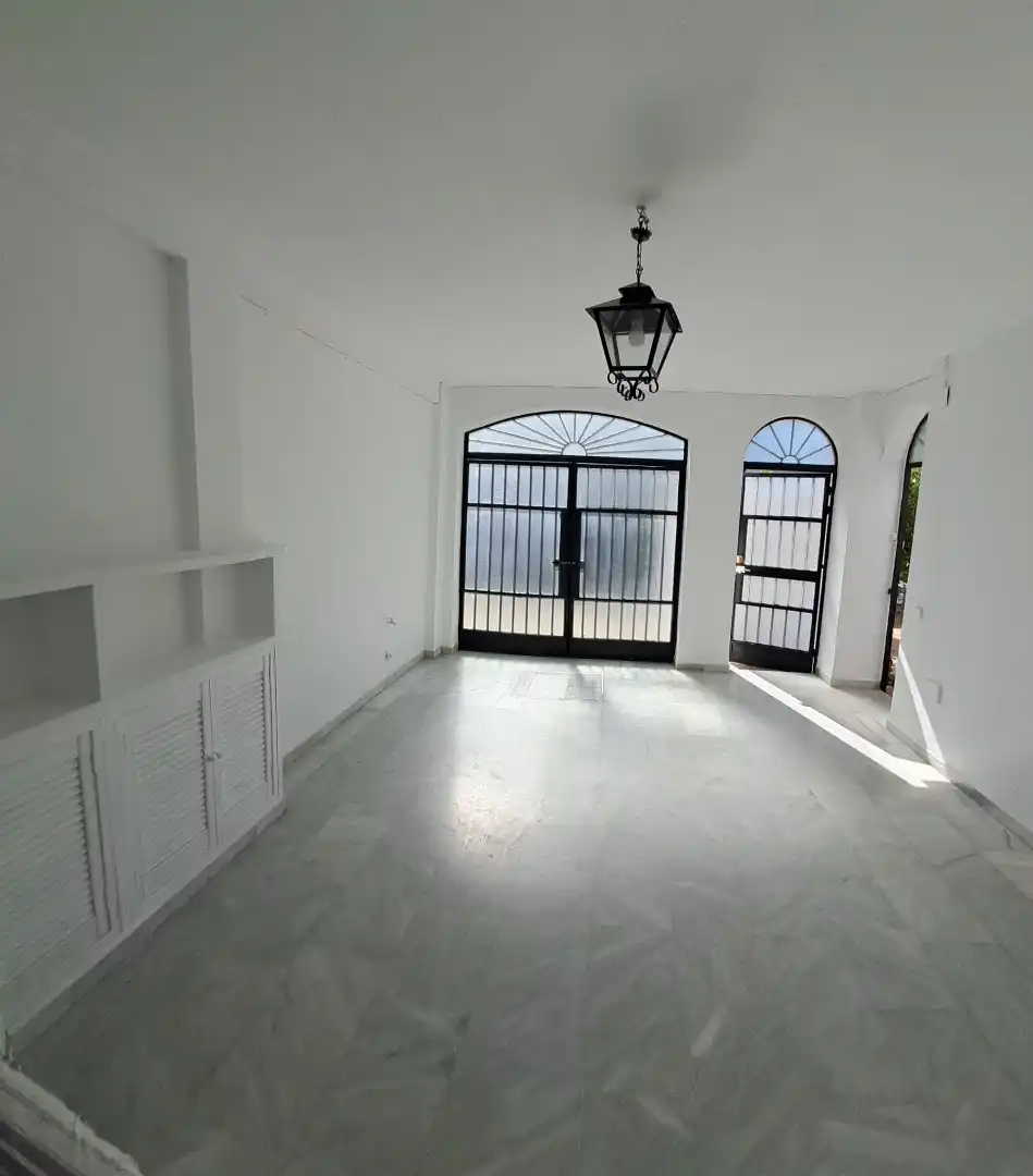 Casa adosada de lloguer en Tomares amb Aire condicionat i Piscina