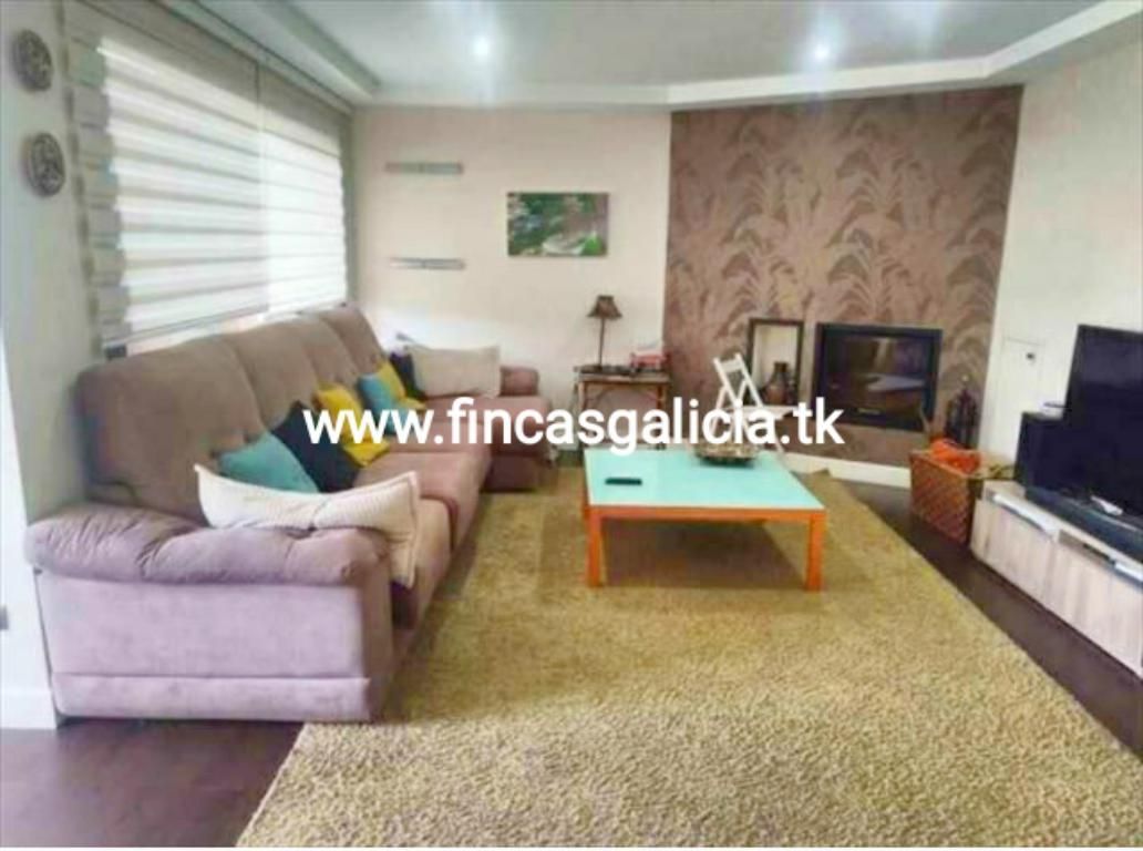 Sala d'estar de Casa adosada en venda en Monterrei amb Calefacció, Terrassa i Traster