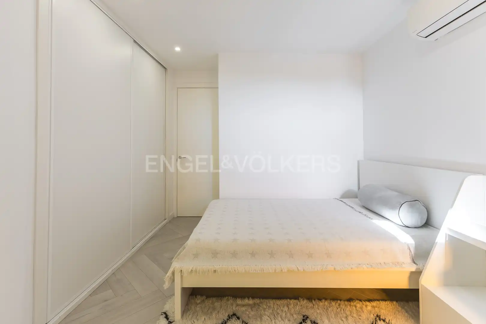 Bedroom of Flat for rent in Madrid  with Air Conditioner, Heating and Furnished