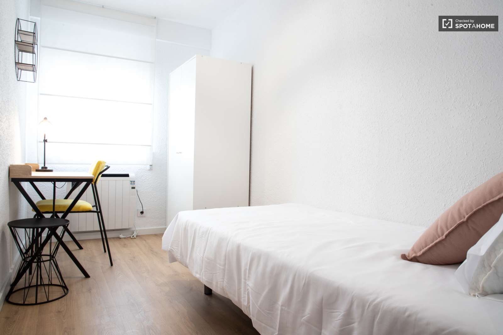 Bedroom of Flat to share in Alcorcón  with Air Conditioner and Terrace