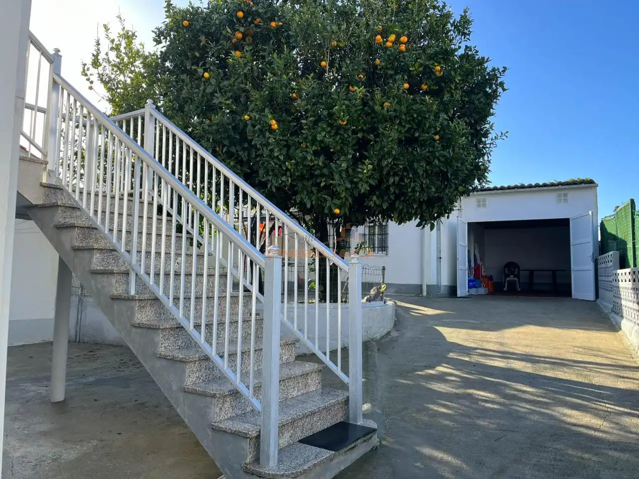 Vista exterior de Casa o xalet en venda en Ferrol amb Calefacció i Jardí privat