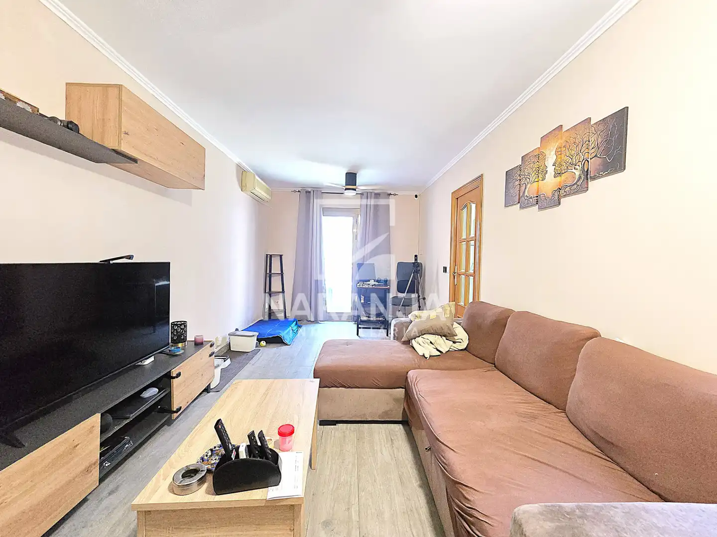 Sala de estar de Ático en venta en Santa Coloma de Gramenet con Aire acondicionado, Parquet y Terraza