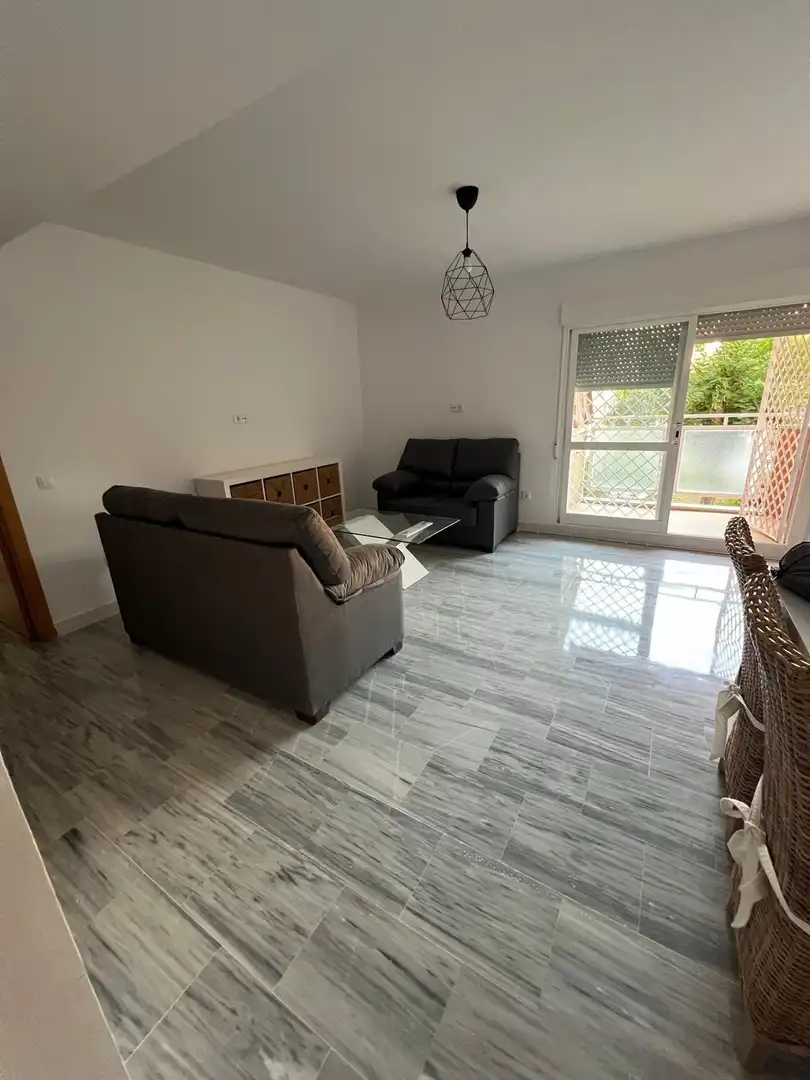 Sala de estar de Piso de alquiler en Sevilla con Aire acondicionado, Amueblado y Piscina comunitaria