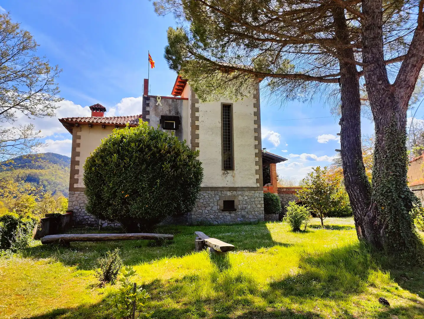 Vista exterior de Casa o xalet en venda en Sant Joan de les Abadesses amb Calefacció, Jardí privat i Terrassa