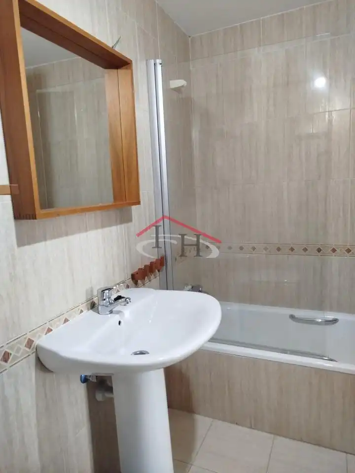 Badezimmer von Wohnungen zur Miete in Villaquilambre mit Heizung, Parkett und Terrasse