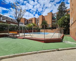 Swimming pool of Flat for sale in  Madrid Capital  with Heating, Private garden and Terrace