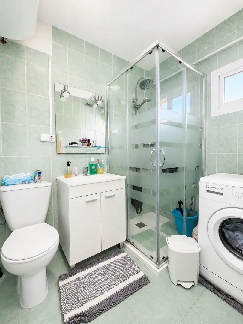 Baño de Piso en venta en Benalmádena con Aire acondicionado, Terraza y Amueblado
