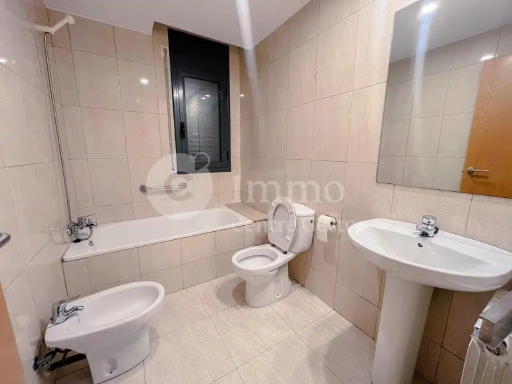 Baño de Ático en venta en Mollerussa con Calefacción, Parquet y Terraza