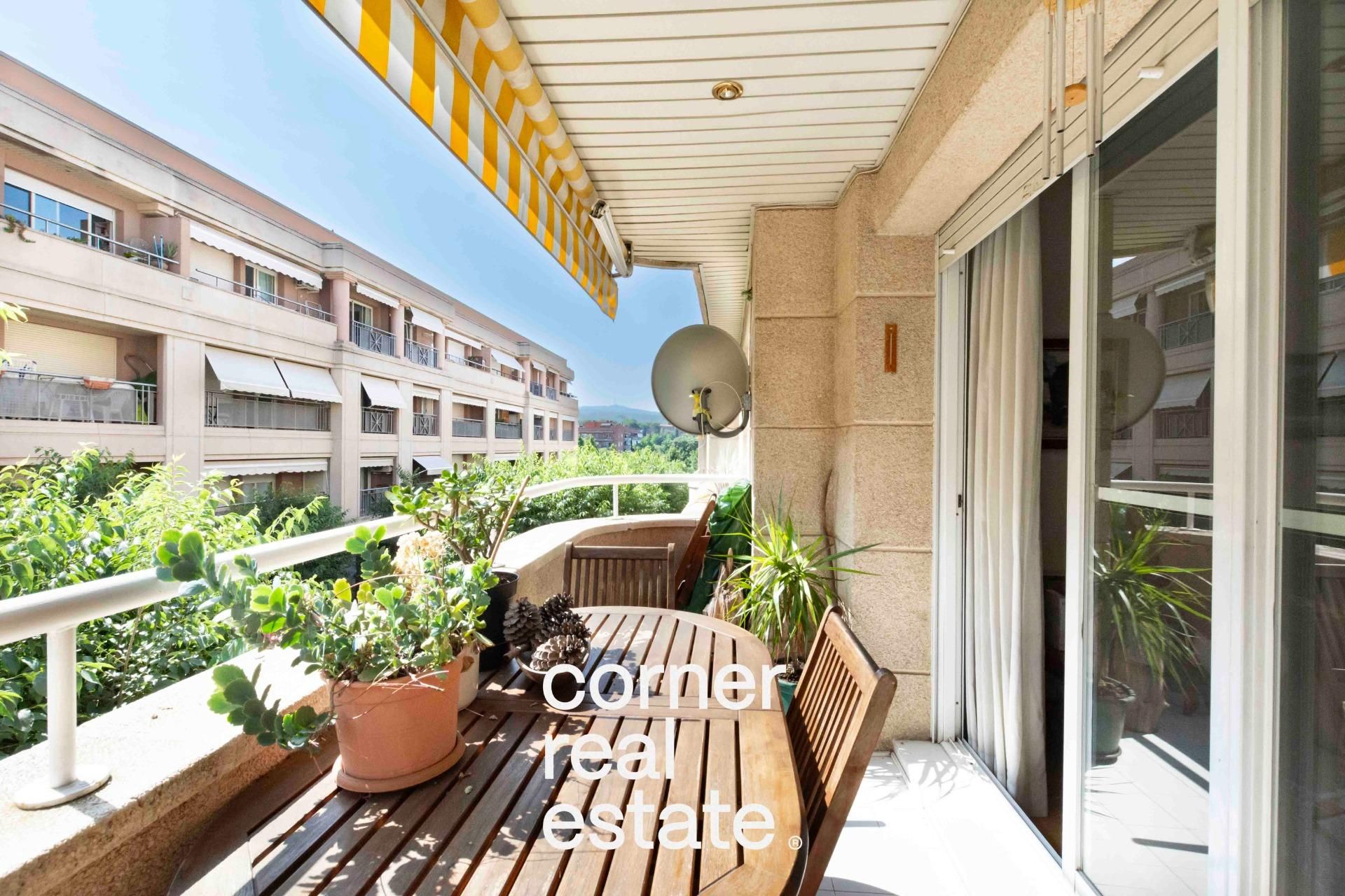 Exterior view of Flat for sale in Sant Cugat del Vallès  with Air Conditioner, Heating and Private garden