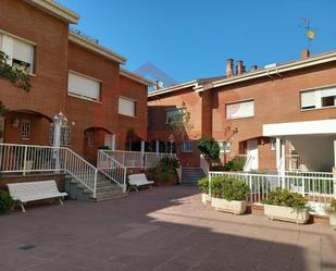 Exterior view of Single-family semi-detached for sale in Santa Coloma de Gramenet  with Air Conditioner and Balcony