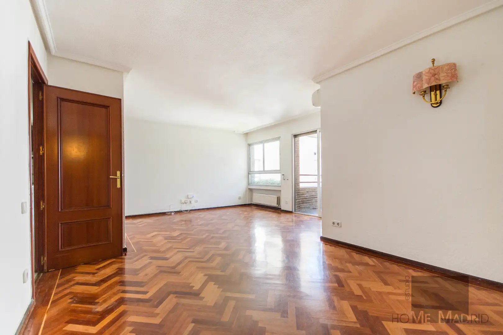 Living room of Flat for sale in Madrid  with Air Conditioner, Heating and Parquet flooring