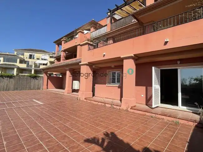 Vista exterior de Apartamento en venta en Sotogrande con Aire acondicionado, Calefacción y Terraza