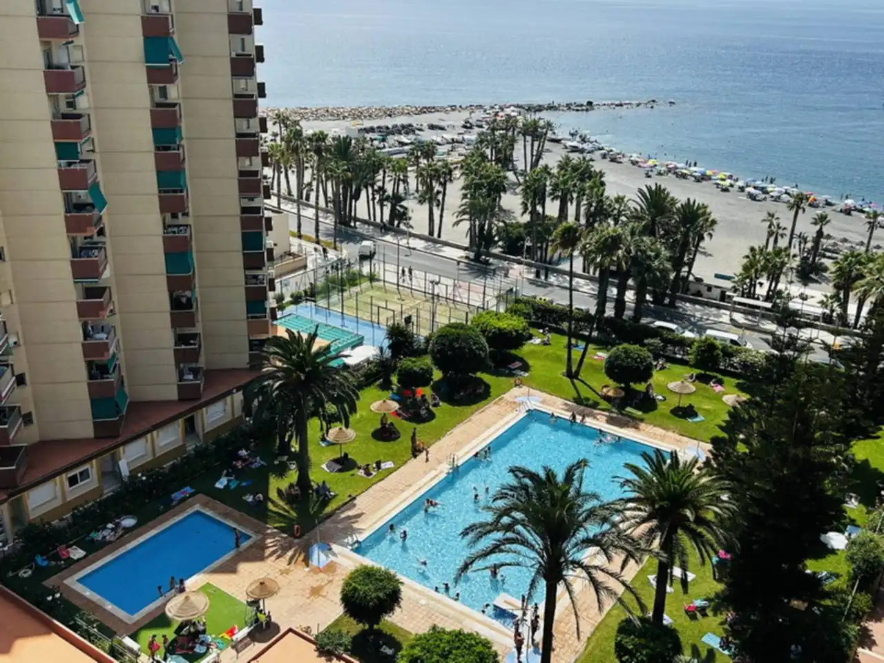 Dormitori de Apartament de lloguer en Almuñécar amb Terrassa i Piscina comunitària