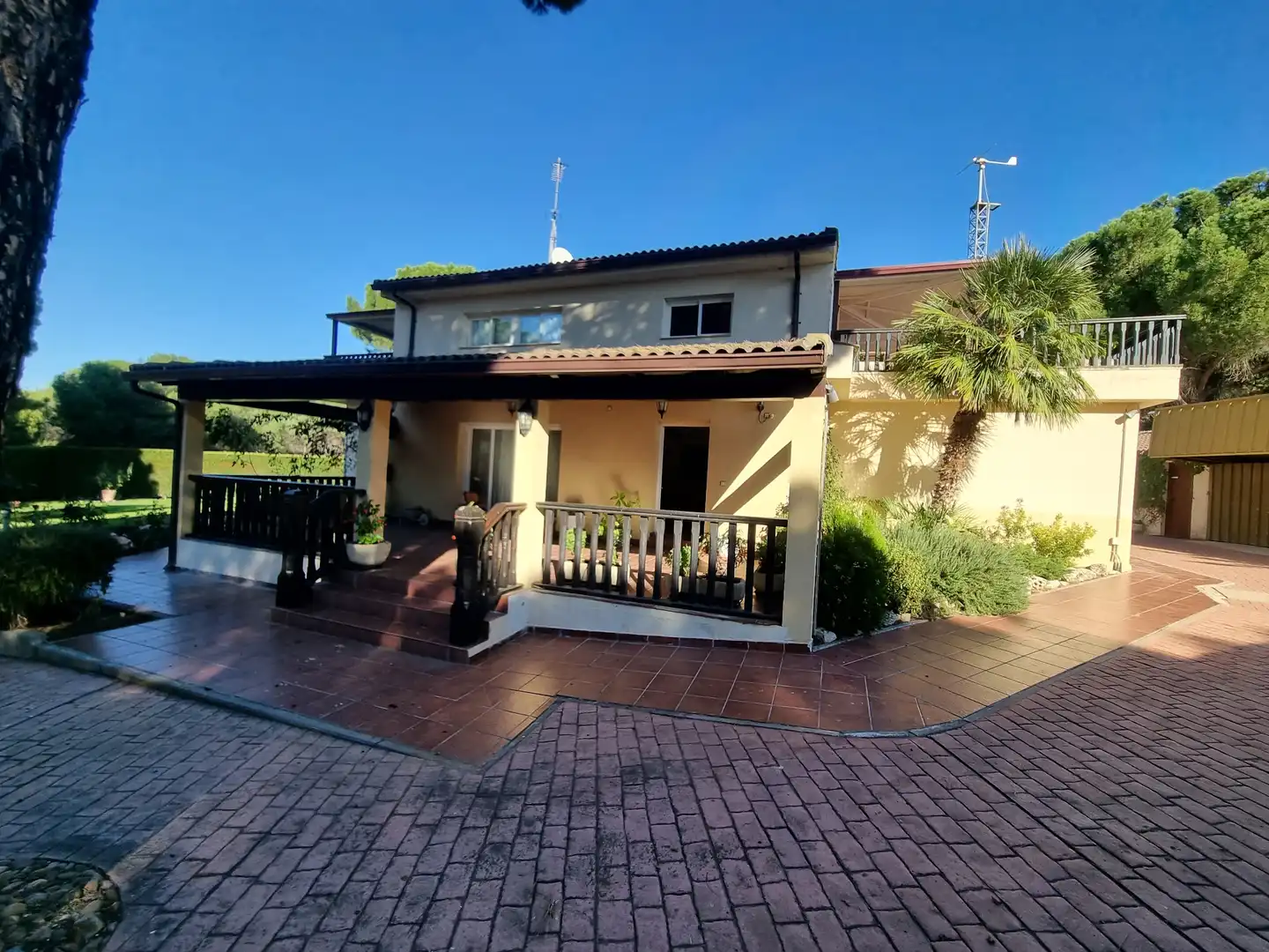 Exterior view of Houses for sale in Laguna de Duero  with Terrace, Storage room and Swimming Pool