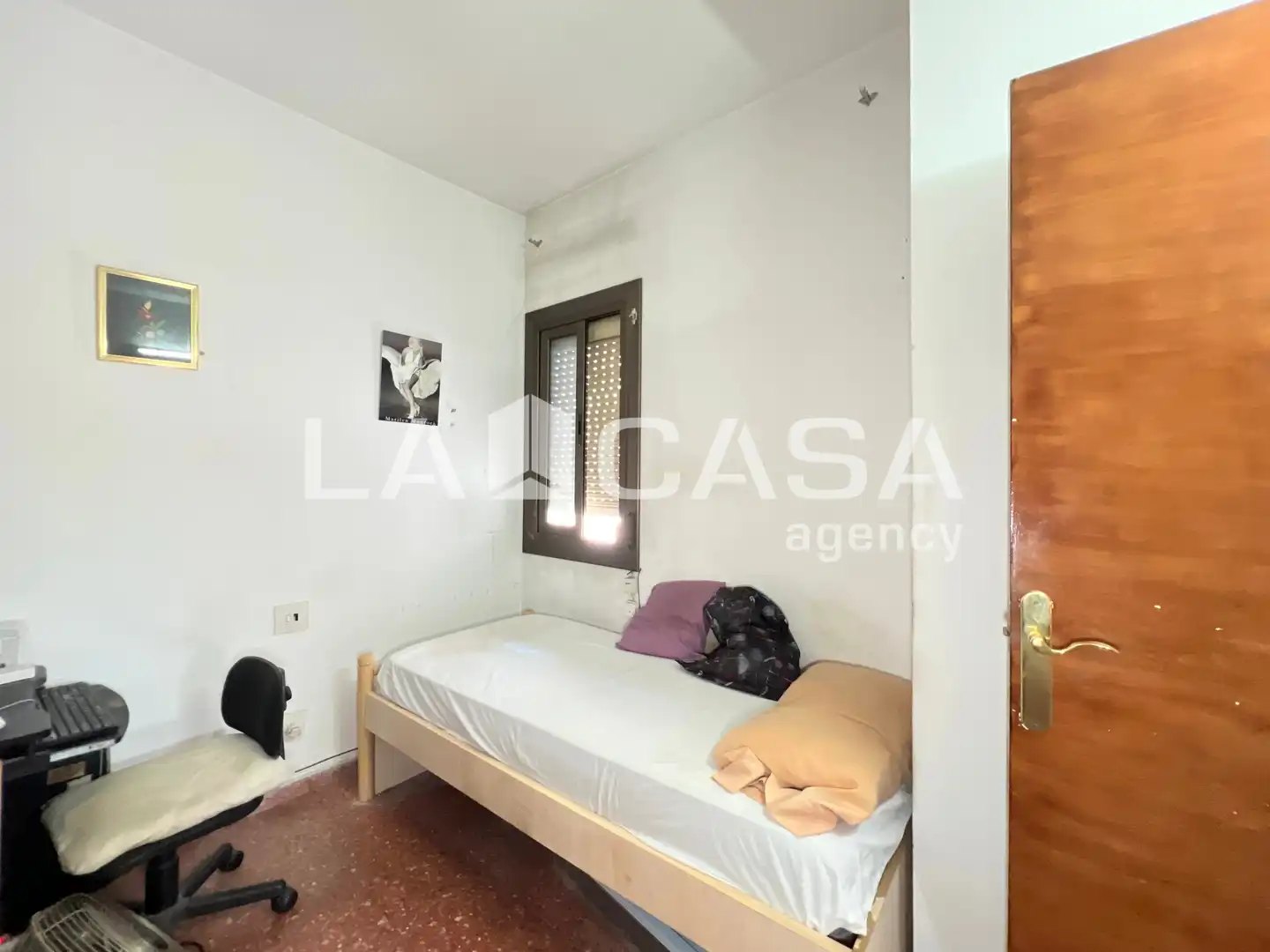 Schlafzimmer von Dachboden zum Verkauf in Badalona mit Balkon
