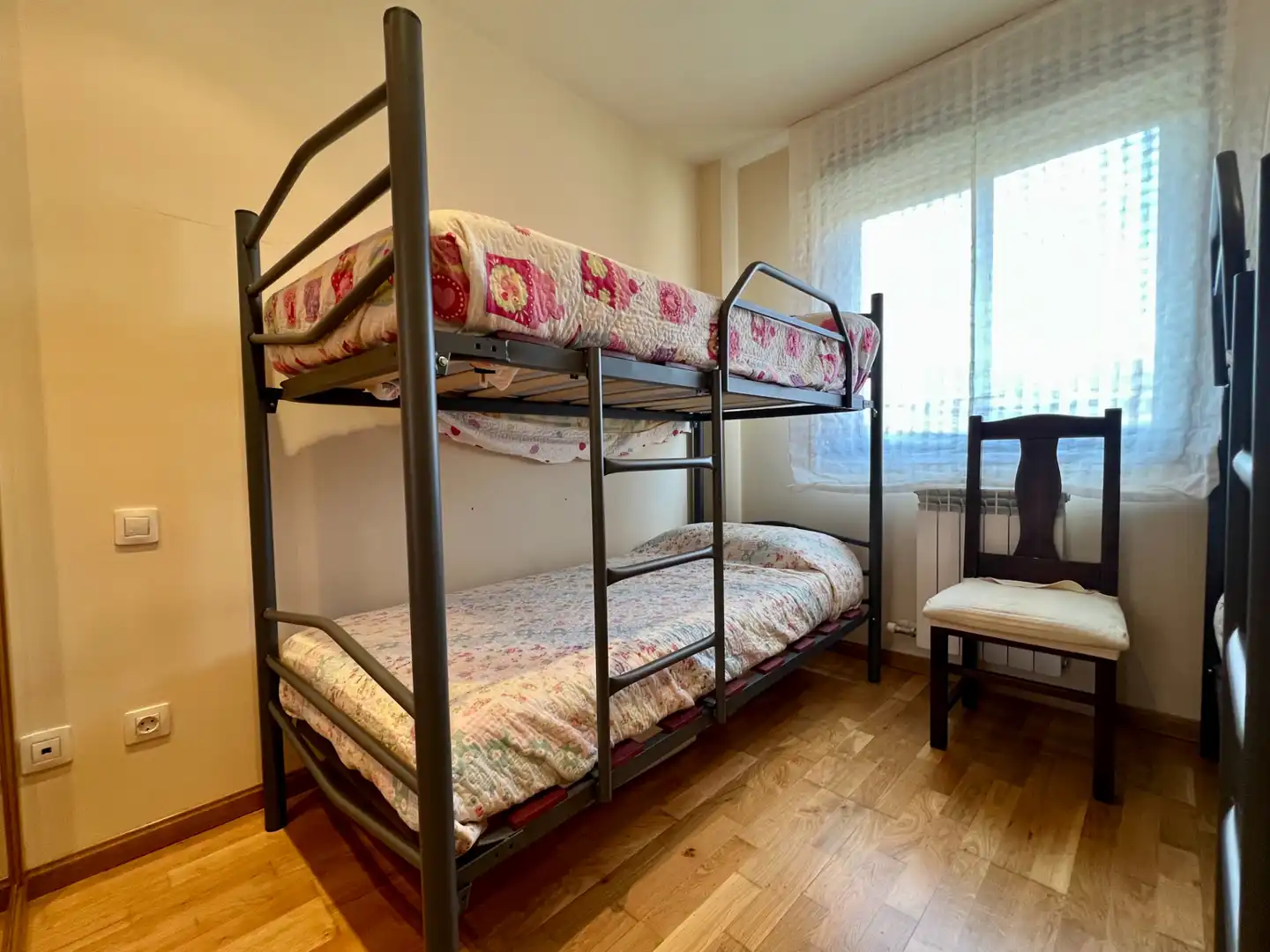 Bedroom of Flat for sale in Jaca  with Heating, Parquet flooring and Terrace