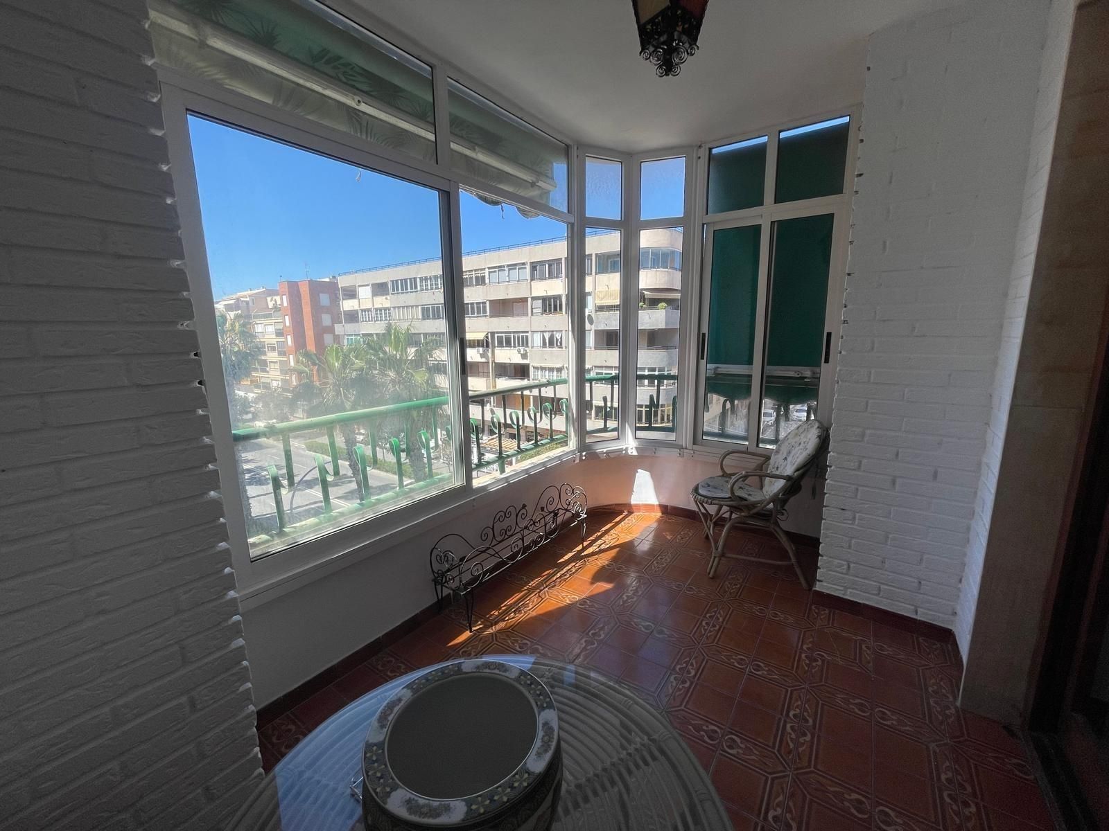Vista exterior de Apartament en venda en Torrevieja amb Calefacció, Terrassa i Balcó