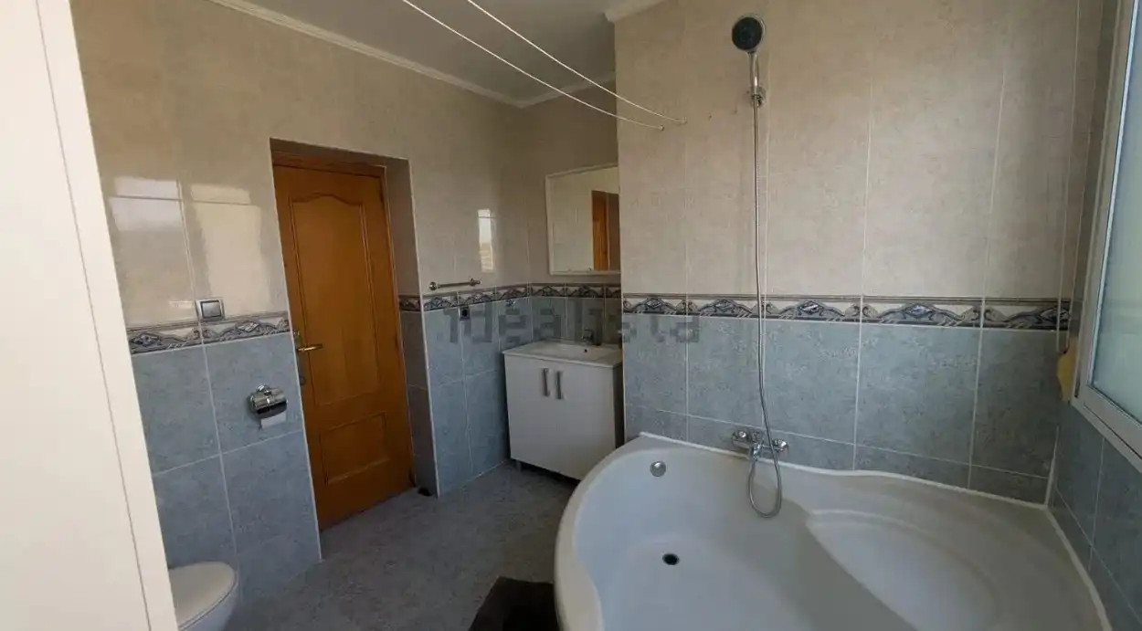 Bathroom of Flat for rent in Valencia  with Furnished, Oven and Washing machine