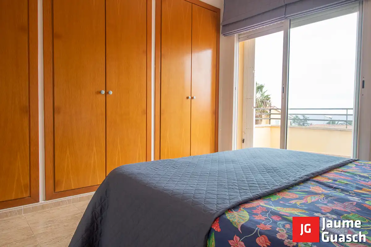 Schlafzimmer von Einfamilien-Reihenhaus zum Verkauf in Torredembarra mit Klimaanlage, Heizung und Privatgarten