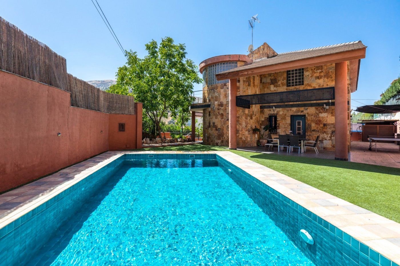 Swimming pool of House or chalet for sale in Pinos Genil  with Air Conditioner, Heating and Private garden