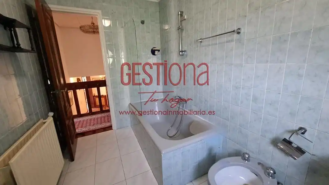 Baño de Casa o chalet en venta en Medio Cudeyo con Jardín privado