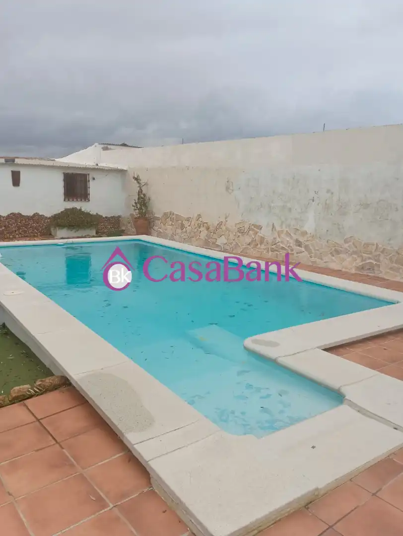 Casa amb piscina en venda a La Carlota, imagen 2