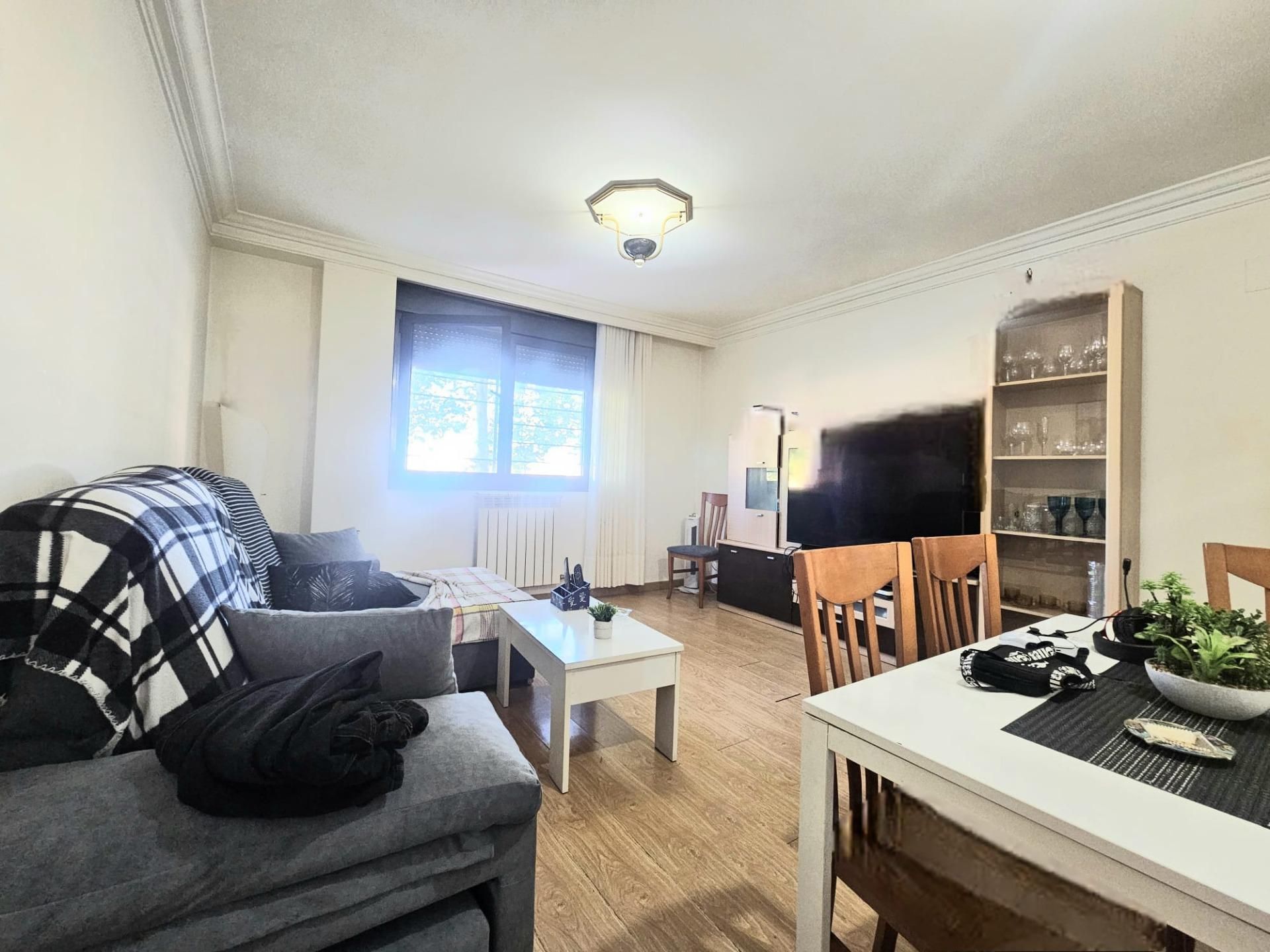 Living room of Flat for sale in Salamanca Capital  with Heating and Storage room