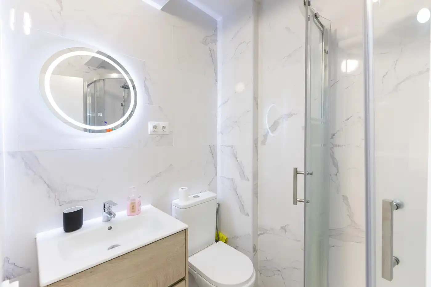 Badezimmer von Wohnung zur Miete in Madrid mit Klimaanlage, Heizung und Möbliert