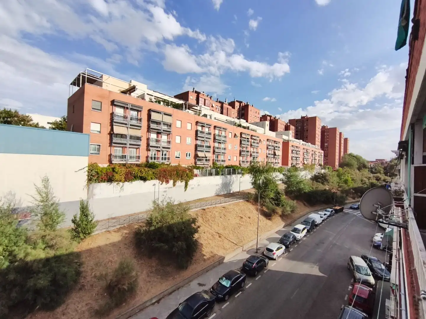 Außenansicht von Wohnung zum Verkauf in  Madrid Capital mit Klimaanlage, Terrasse und Balkon