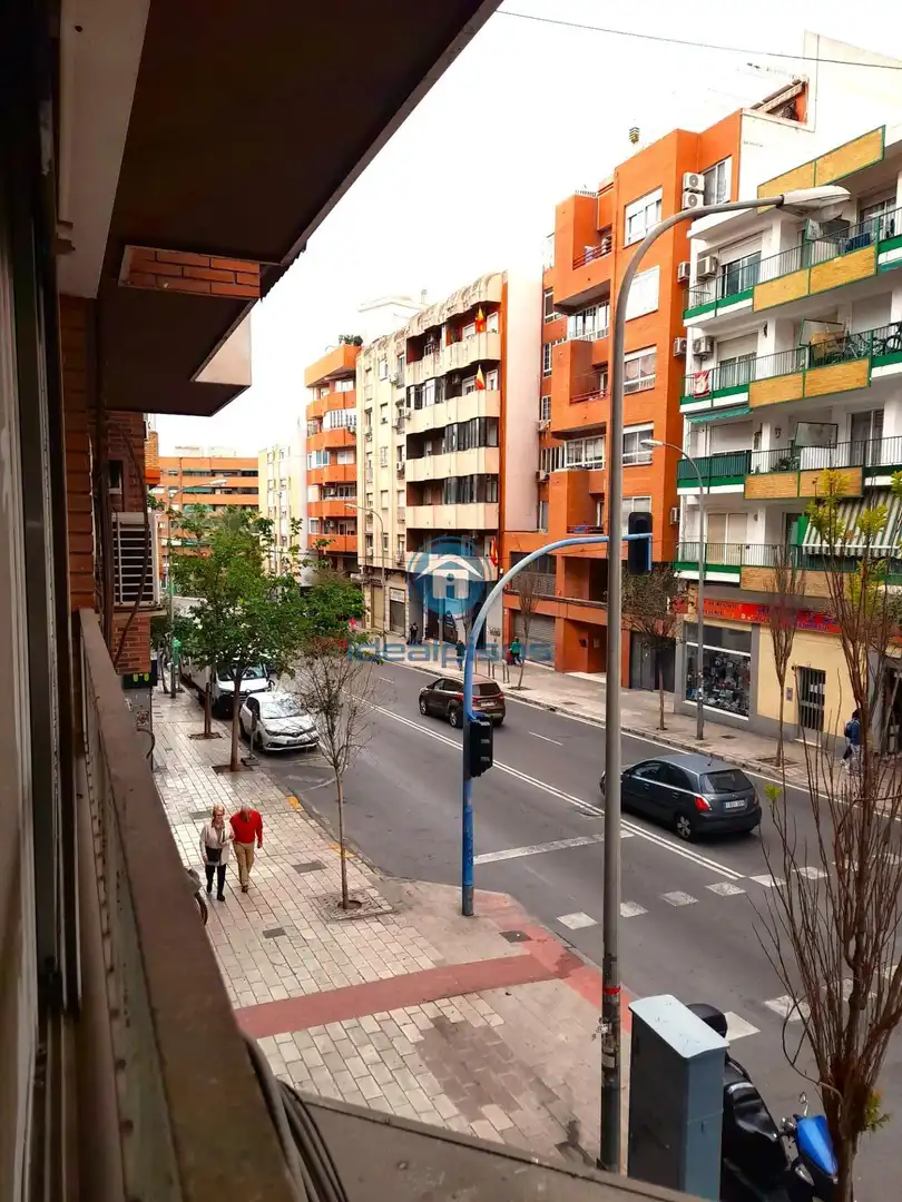 Local comercial en venda a Campoamor - Altozano