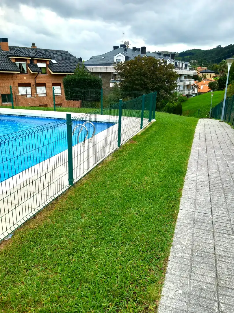 Piscina de Piso en venta en Castro-Urdiales con Calefacción, Jardín privado y Parquet