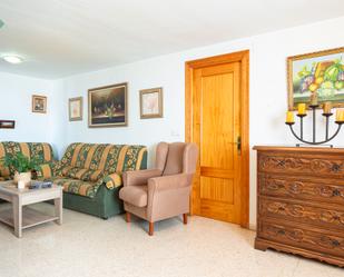 Sala d'estar de Casa o xalet en venda en Almuñécar amb Terrassa