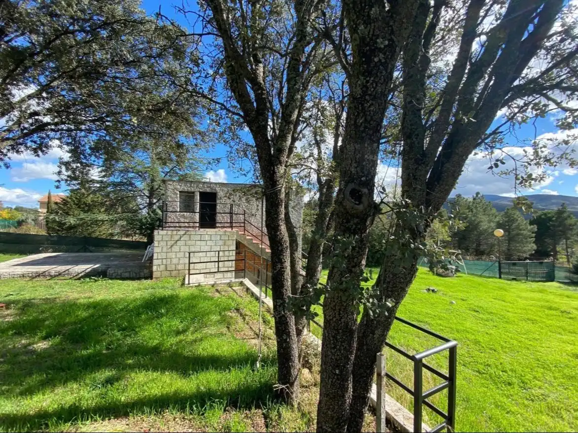 Vista exterior de Casa o chalet en venta en Lozoya con Jardín privado, Terraza y Piscina