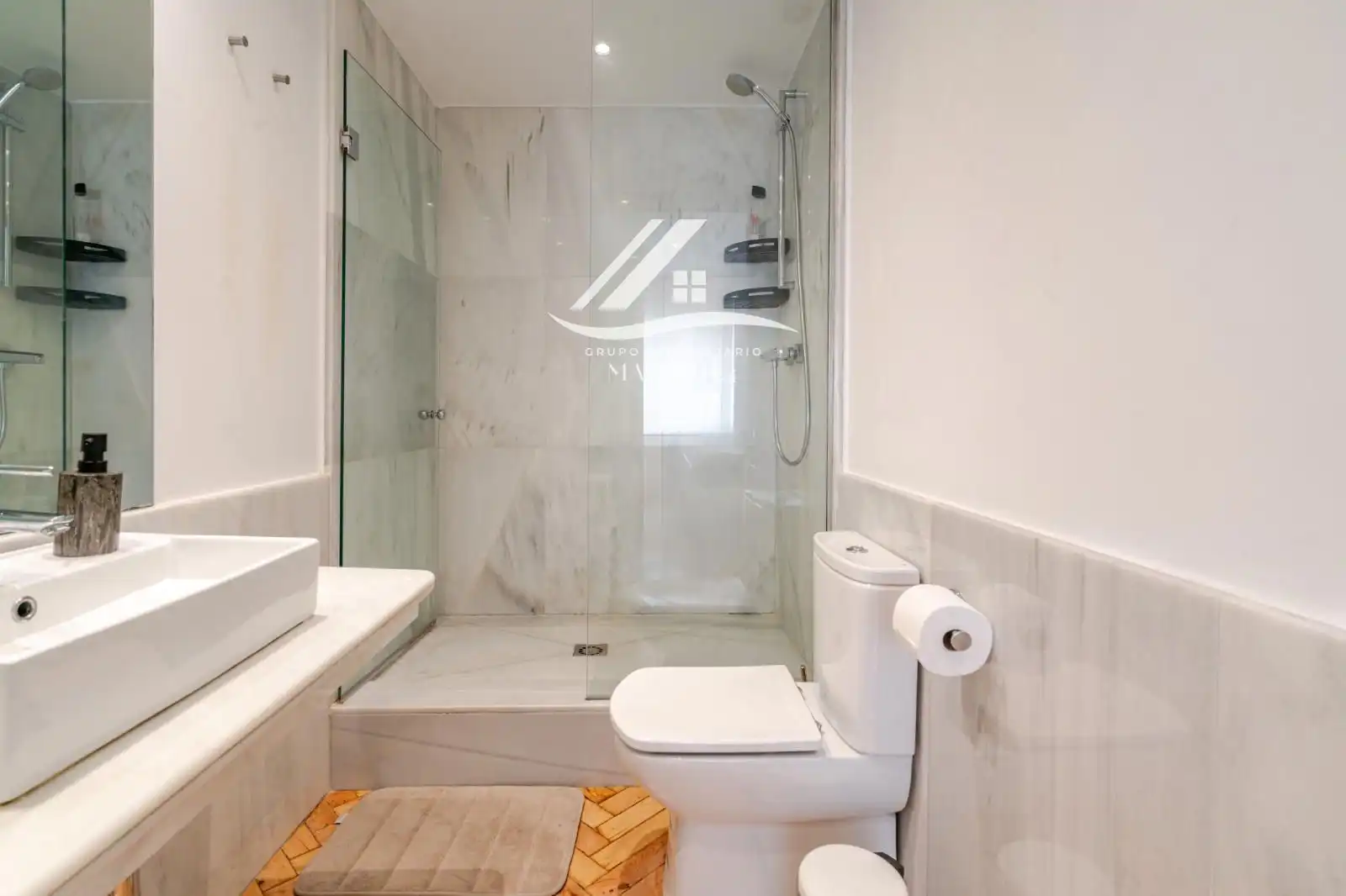 Baño de Piso de alquiler en Madrid con Aire acondicionado, Calefacción y Amueblado