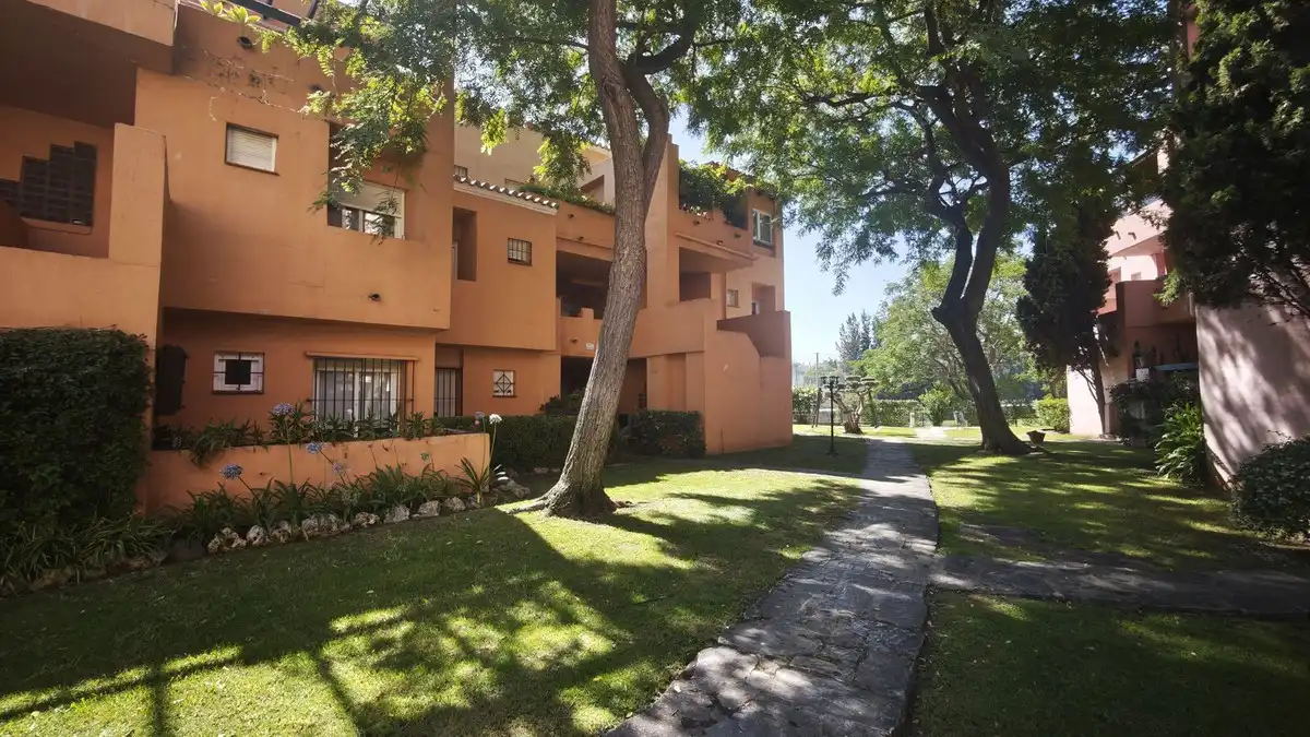 Vista exterior de Apartament en venda en San Pedro de Alcántara