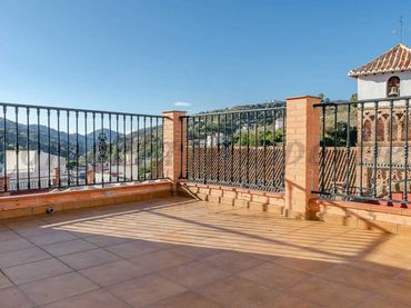 Adosado con balcón en venta en Árchez