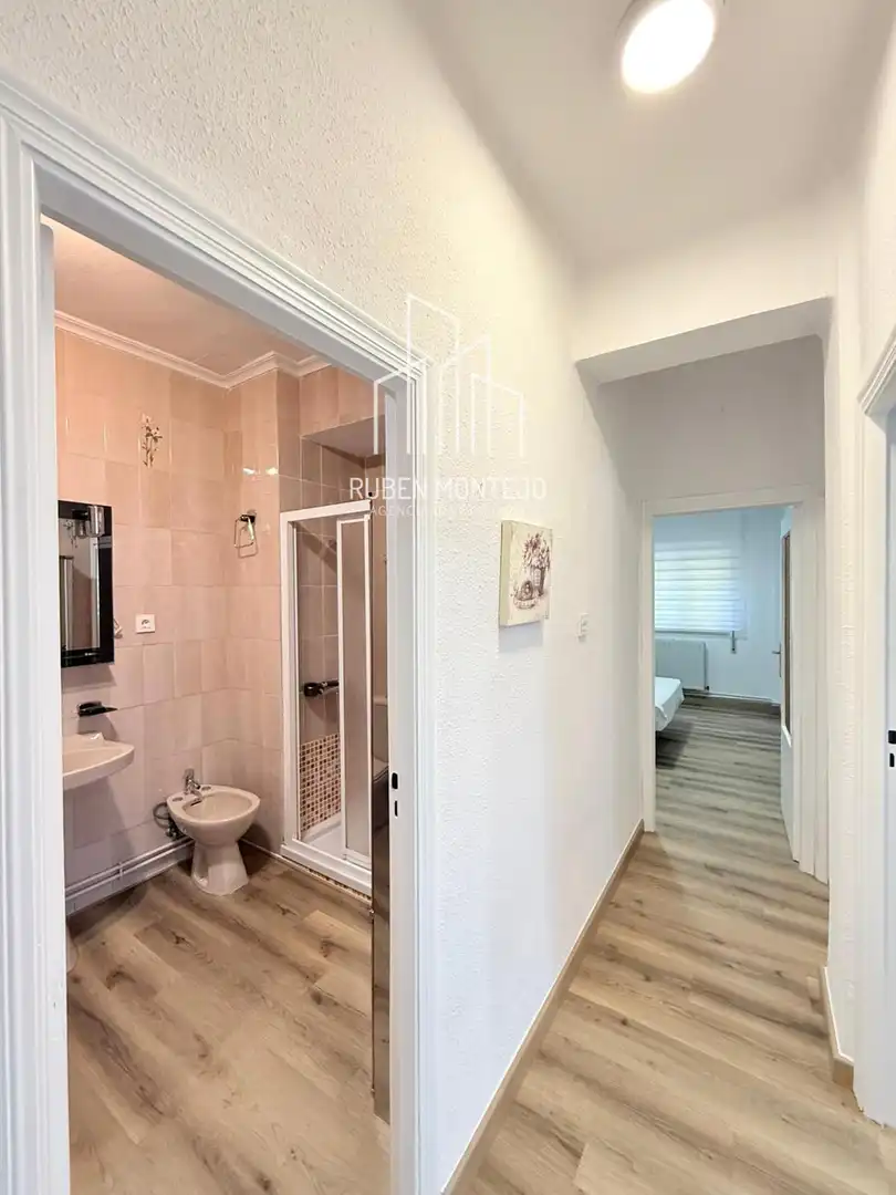 Bathroom of Flat for rent in Salamanca  with Heating, Storage room and Furnished