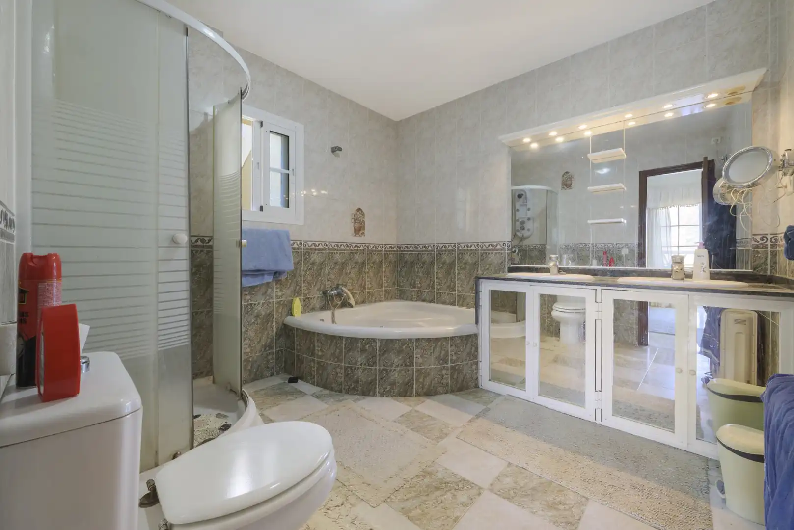 Bany de Casa o xalet en venda en Mijas amb Aire condicionat, Terrassa i Piscina