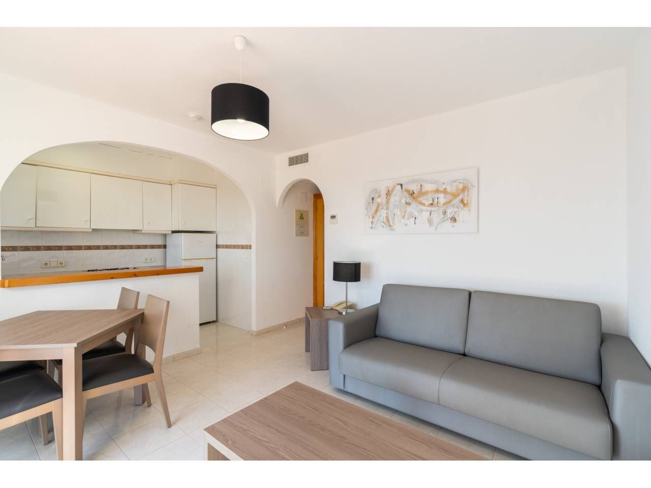 Sala d'estar de Casa adosada en venda en Calpe / Calp amb Aire condicionat, Terrassa i Moblat