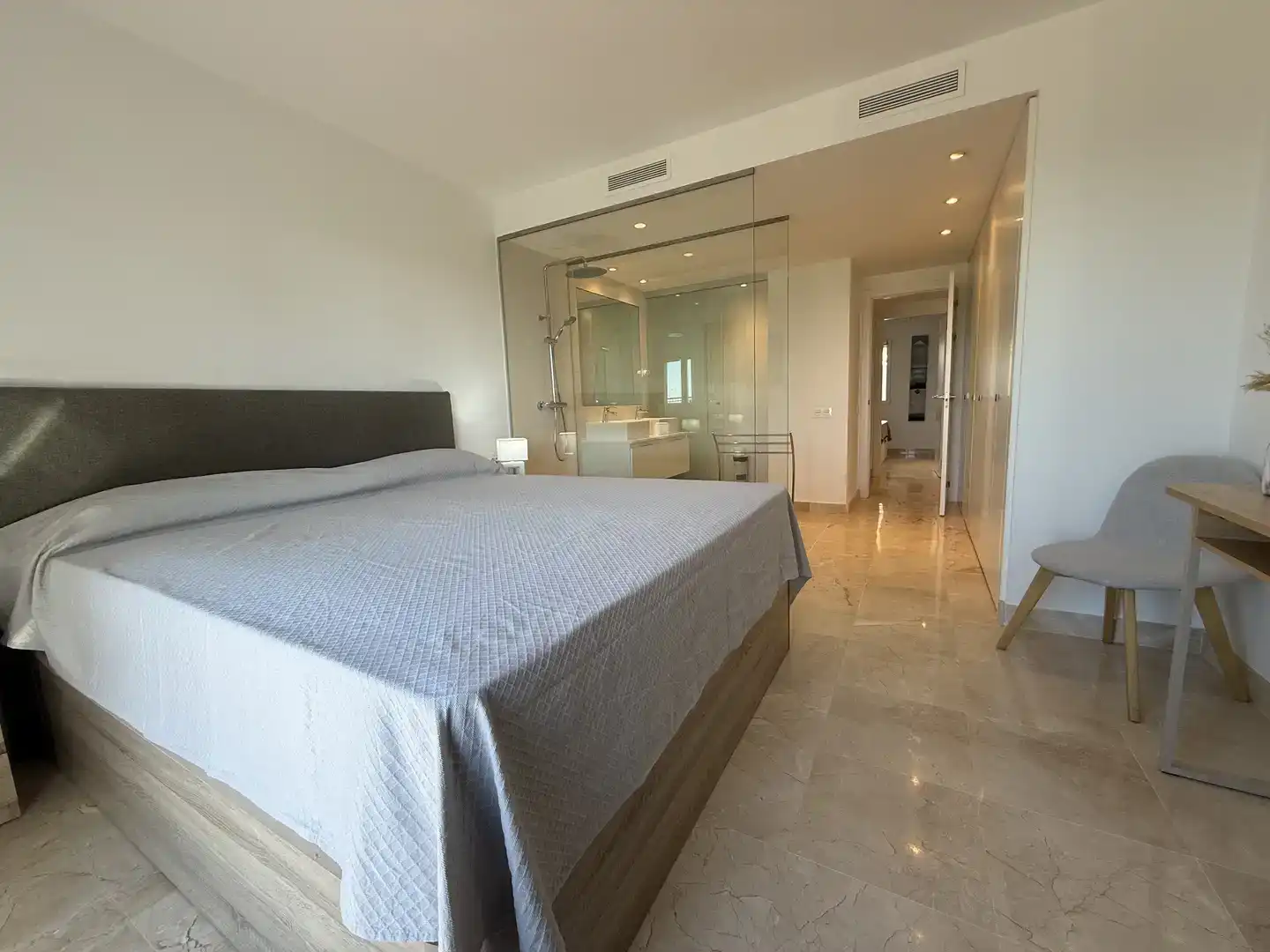 Bedroom of Flat for sale in Benahavís  with Air Conditioner and Swimming Pool
